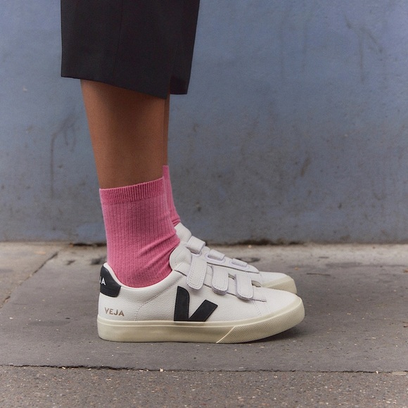 Veja Shoes - Veja ‘Recife’ Velcro sneakers in Very White and Black, size 6